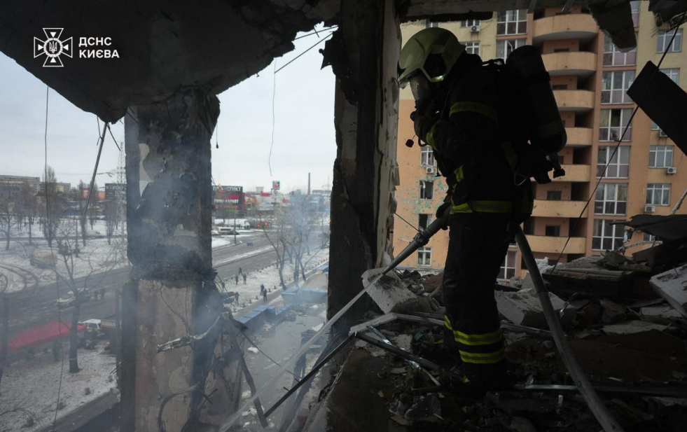 Майже 500 дронів та 40 ракет: Зеленський зробив заяву на тлі удару по Україні